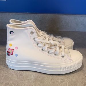 Chuck Taylor All Star Lift Platform Floral Embroidery